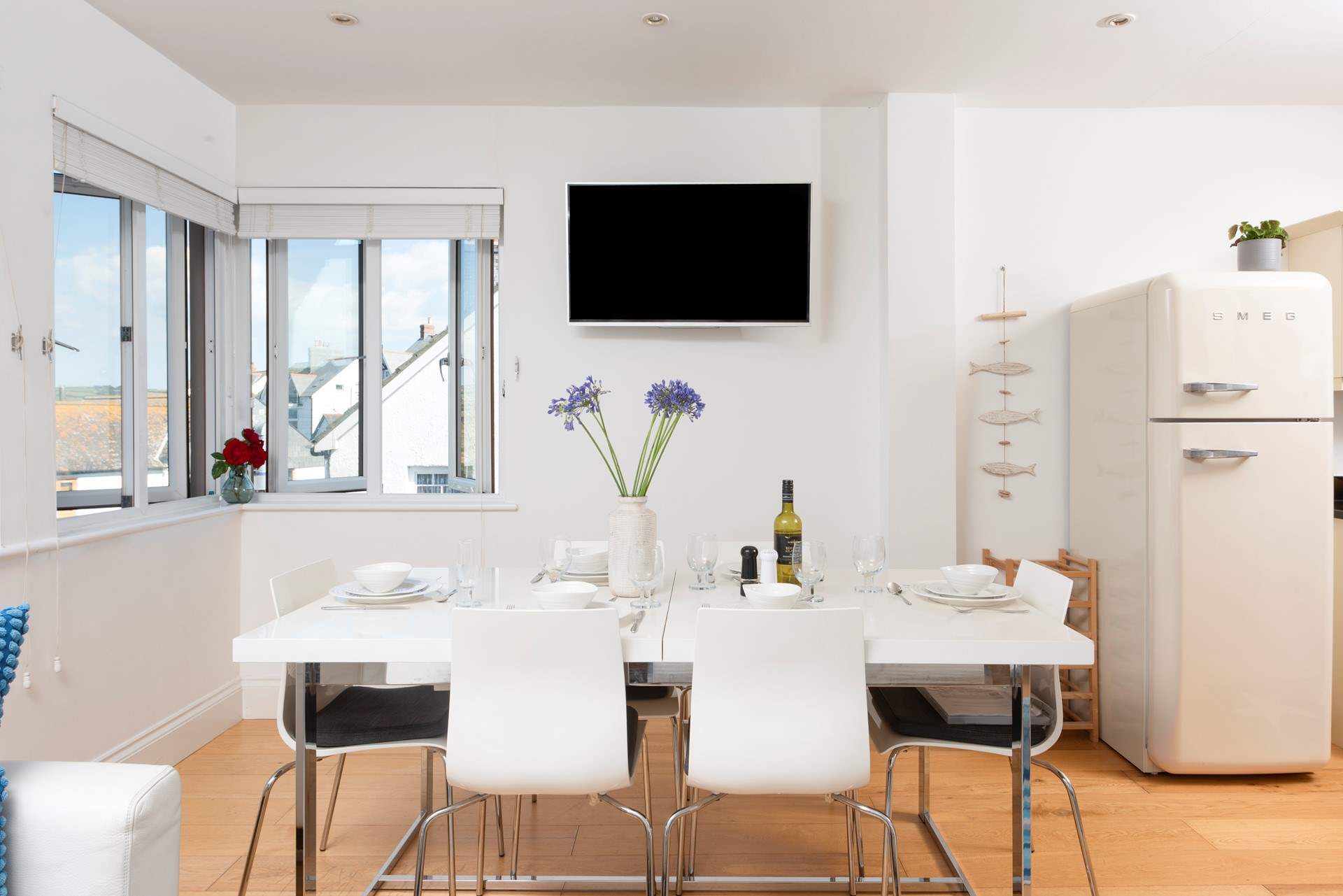 You can indulge in leisurely holiday meals at The Saltbox but with some great places to eat and drink right on your doorstep, why not let someone else do the cooking for you.