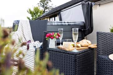 Dine al fresco in the garden.