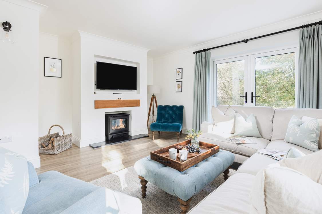 The warming log-effect electric fire ensures Acorns is perfect for a getaway at any time of year.