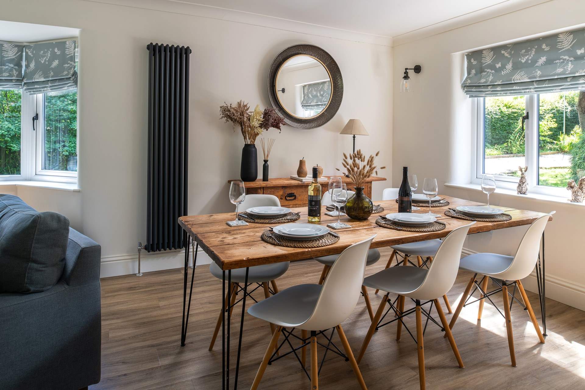 The dining area is perfect for a sunny brunch or for a cosy dinner with friends and family.