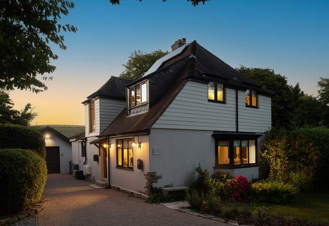 As night falls the home takes on such a warm and cosy feel.