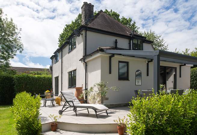 Welcome to Acorns, a luxury home of impressive proportions and just minutes from the iconic Corfe Castle