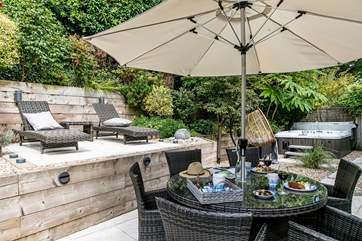 Al fresco dining, it's what holidays are all about.