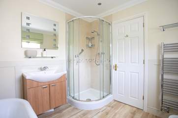 The en suite also has the benefit of a separate shower.