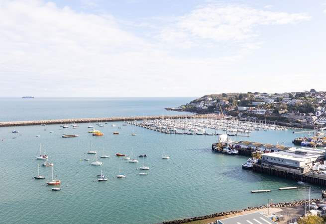 This elegant house boasts superior harbour and sea views from almost every room in the house.