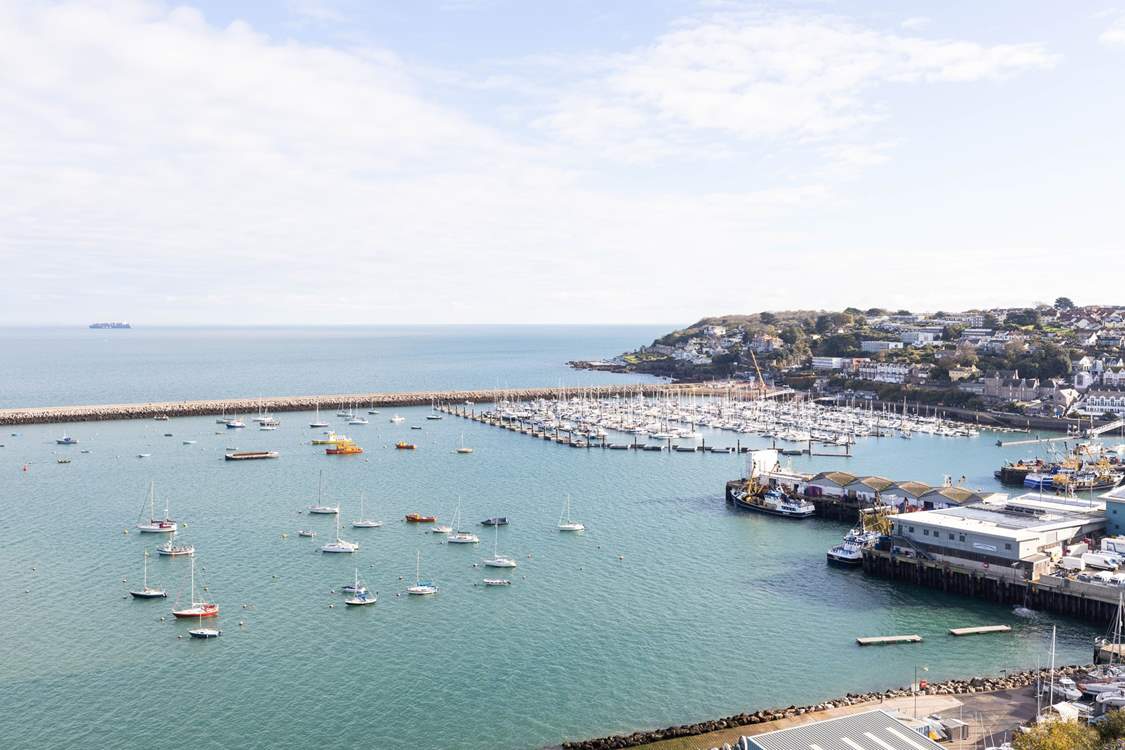 This elegant house boasts superior harbour and sea views from almost every room in the house.