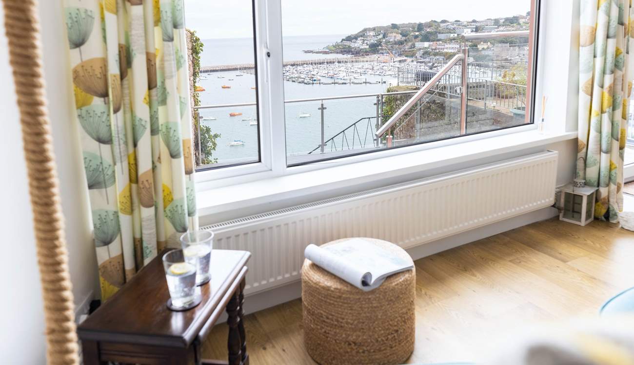 Watching the world sail by, whatever the time of year, is a real pleasure from this fabulous cosy vantage point.