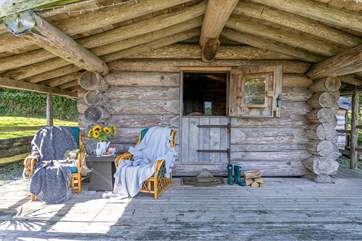 Just gorgeous, the kitchenette and shower cabin are located to the right of the main lodge.