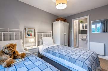 The twin bedroom has the added benefit of an en suite shower-room.