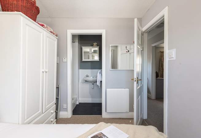 There is an en-suite shower to Bedroom 3