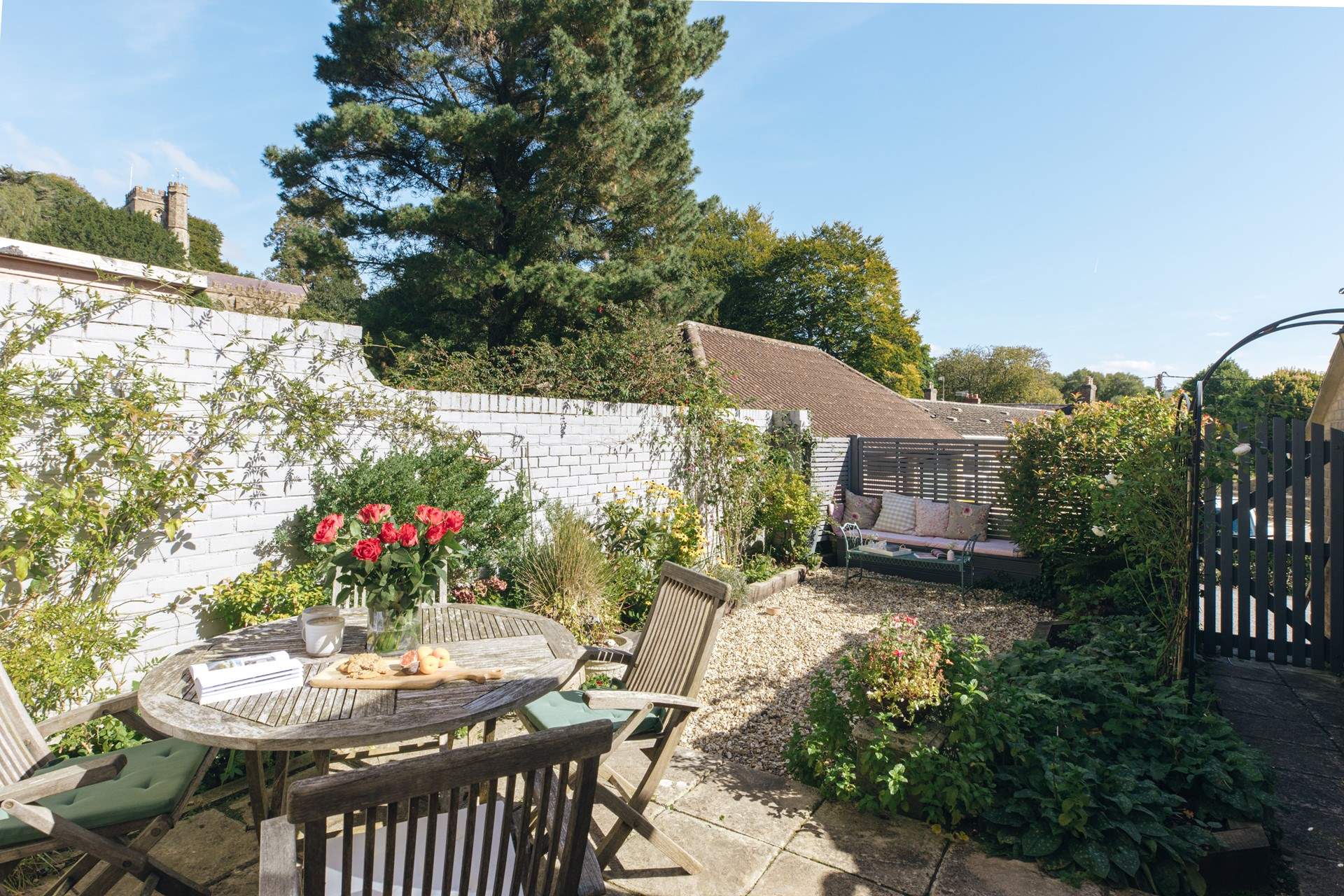 The garden is fully enclosed.