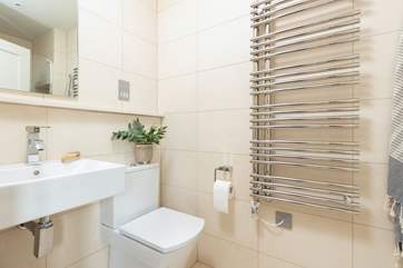 And yes. another en suite shower-room!