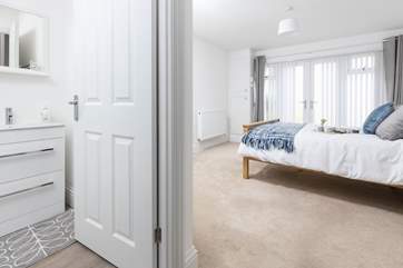 The bedroom benefits from an en suite shower-room.