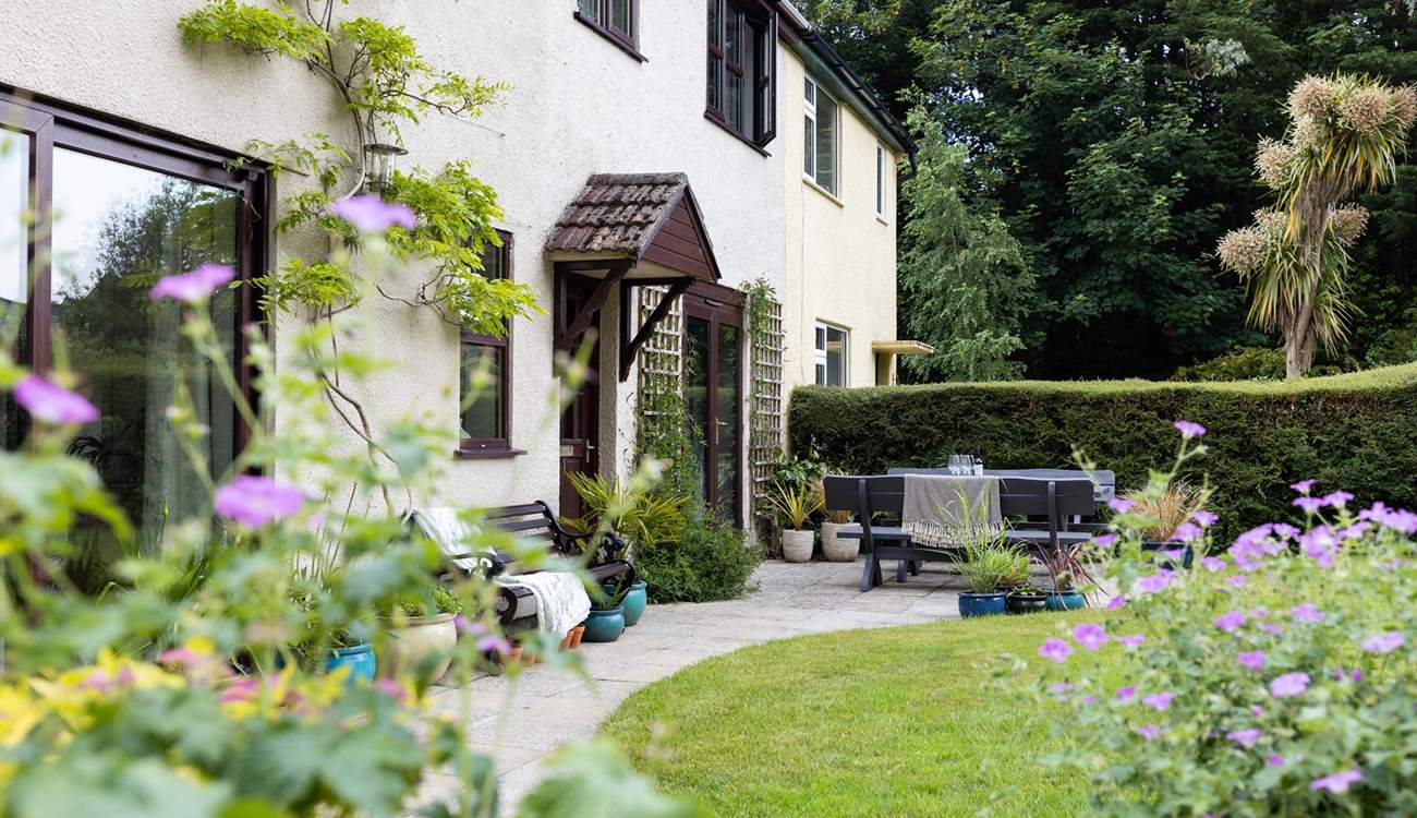 Imagine relaxing in this glorious spot with the sun beating down, bliss!