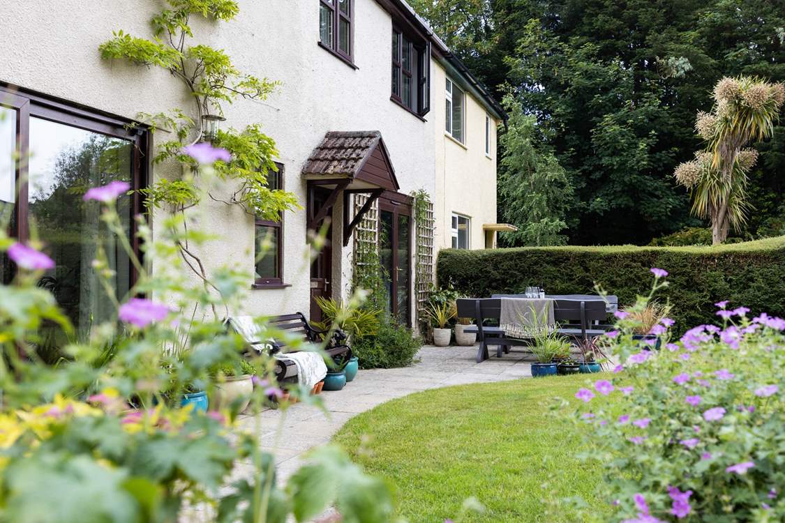 Imagine relaxing in this glorious spot with the sun beating down, bliss!