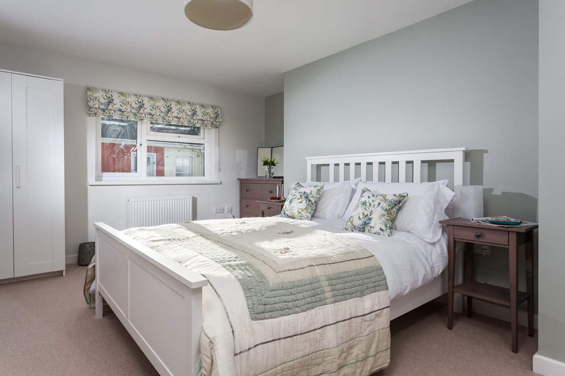 The pretty double bedroom.
