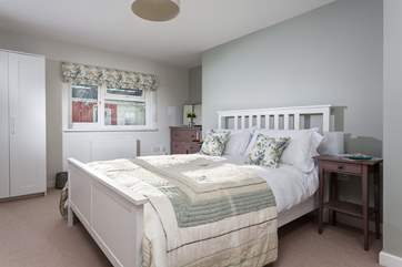 The pretty double bedroom.