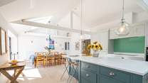 The well-equipped kitchen has everything you desire. 
