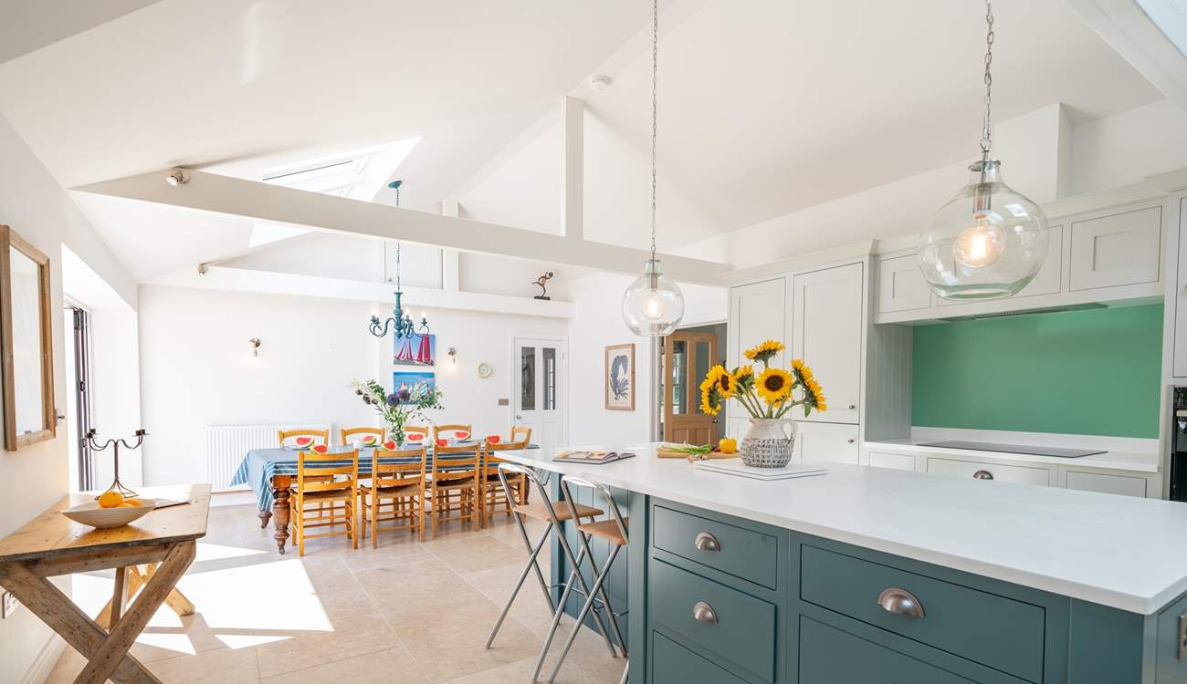 The well-equipped kitchen has everything you desire. 