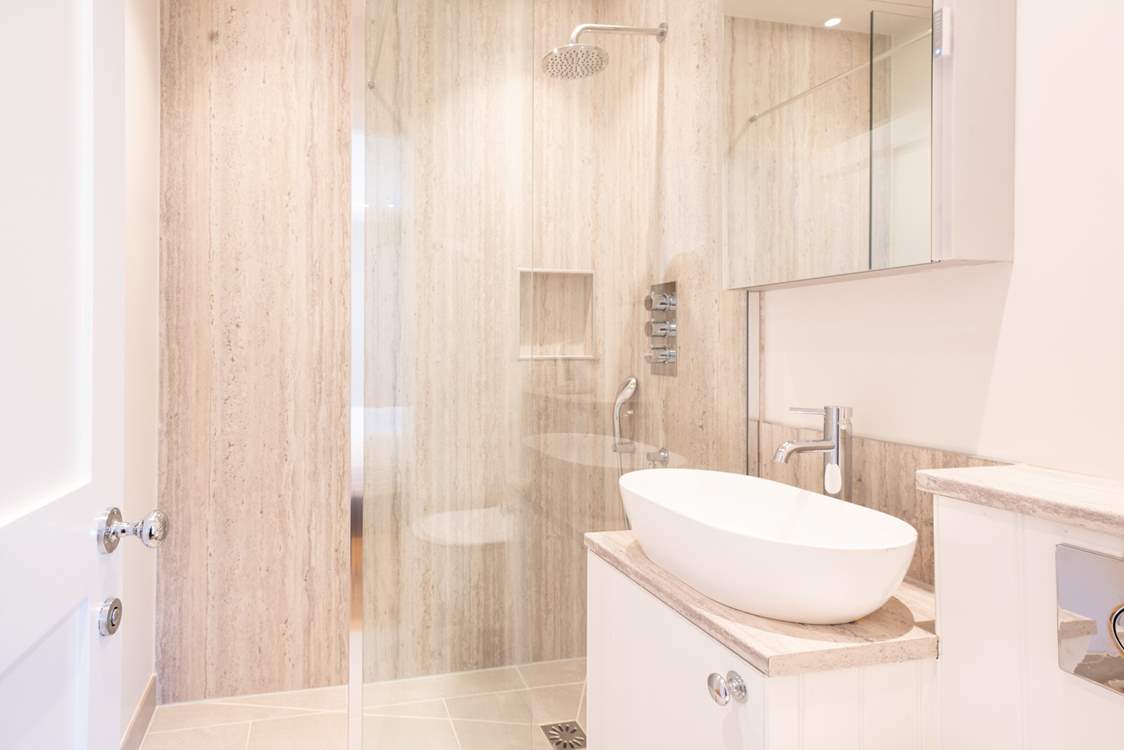 ... with en suite modern shower-room.