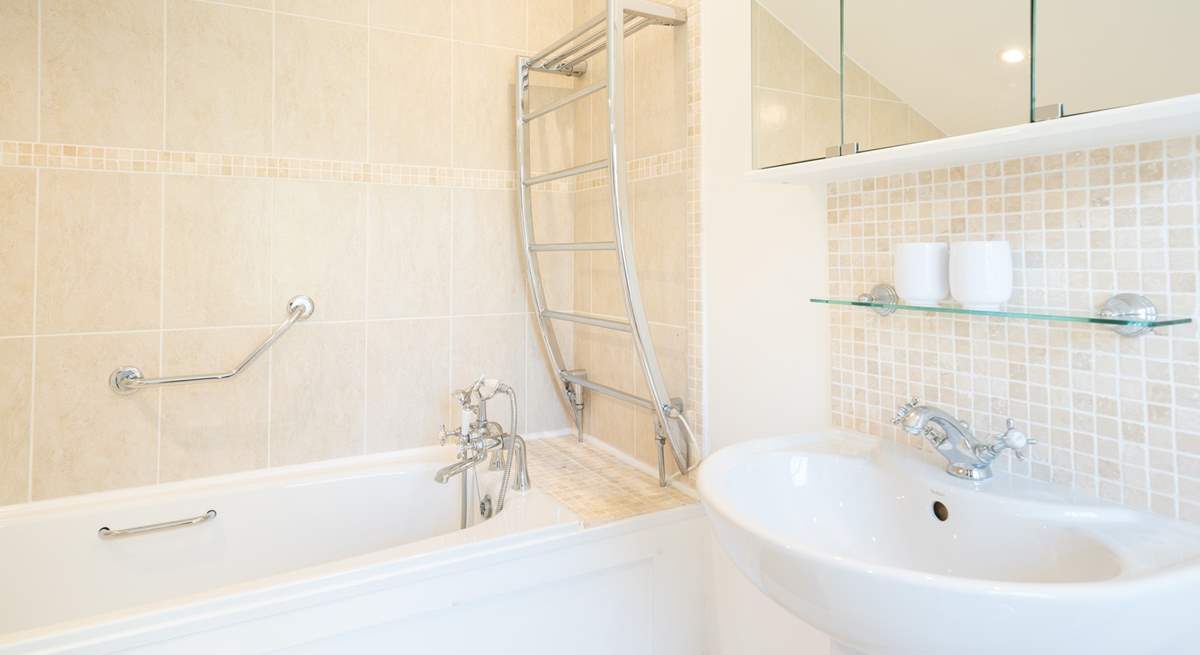 ... and a lovely bright en suite bathroom. 