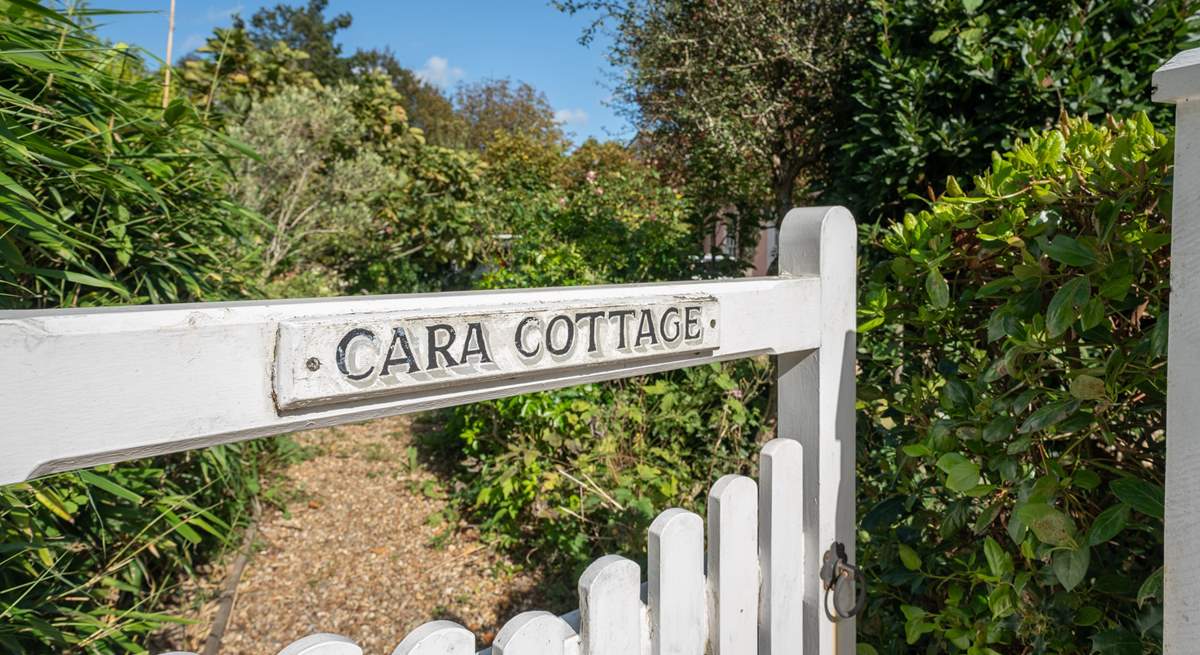 Cara Cottage welcomes up to ten guests!