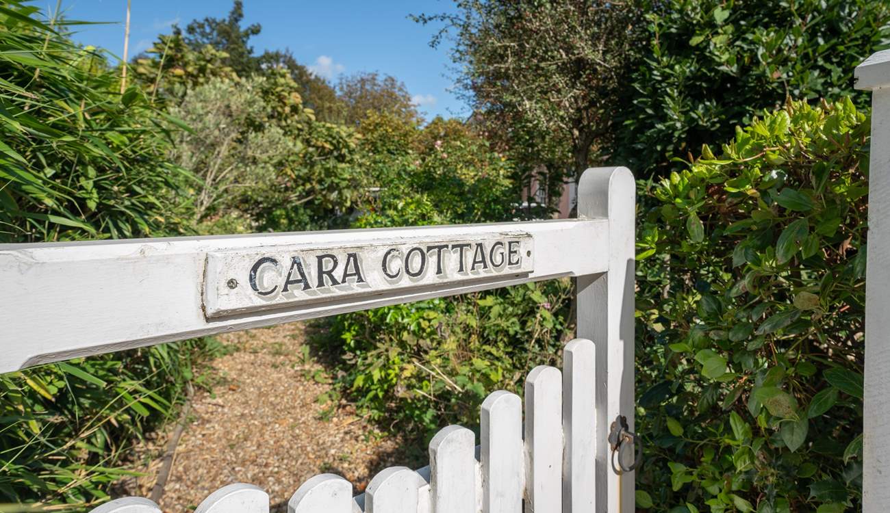 Cara Cottage welcomes up to ten guests!