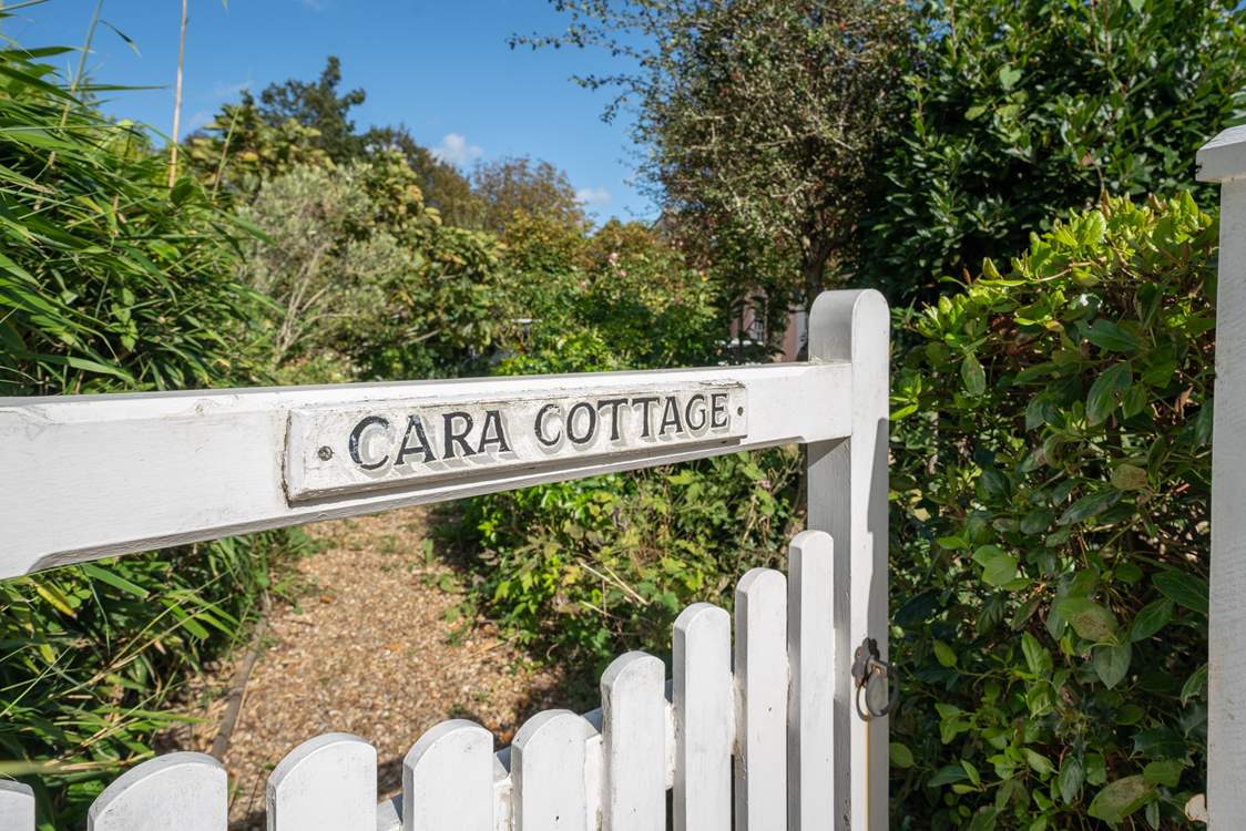 Cara Cottage welcomes up to ten guests!
