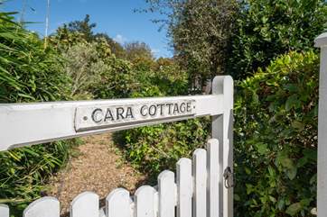 Cara Cottage welcomes up to ten guests!