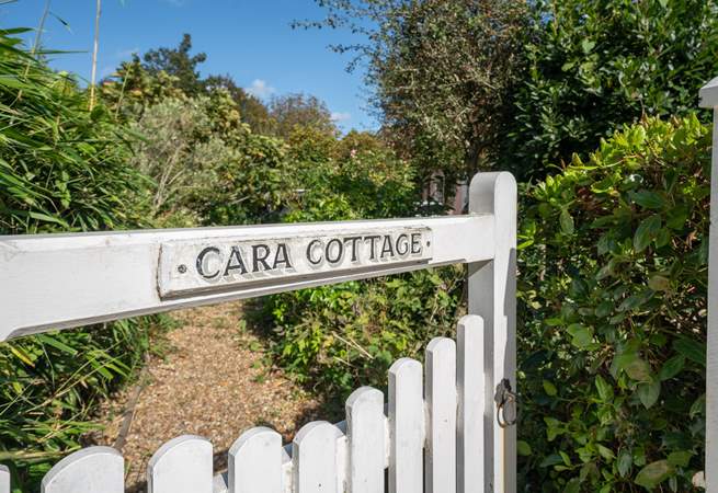 Cara Cottage welcomes up to ten guests!