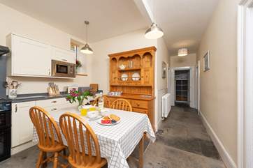 Gorgeous flagstone flooring.