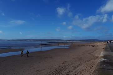 The sandy beach at Exmouth, looking towards Dawlish Warren.