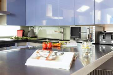 The fully equipped kitchen ensures you will wish for nothing when preparing any meal.
