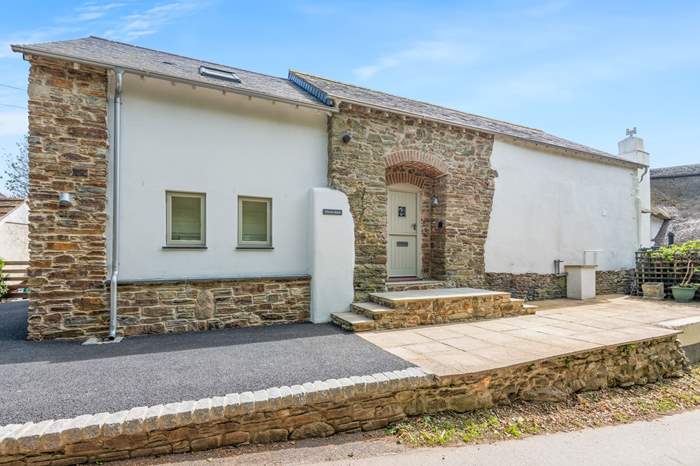 Eliotts Barn is a 4 bedroom cottage near the beach near Kingsbridge, South Devon.