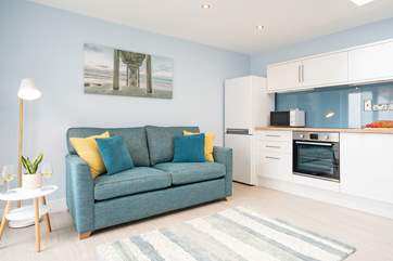 Spend an evening in with a glass in hand and relax watching your favourite programme on the Smart TV.