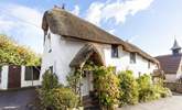 Pooks Hill Cottage is a picture-perfect thatched cottage. - Thumbnail Image