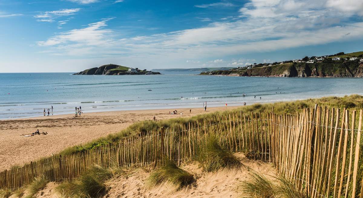 The south Devon coastline offers numerous beaches, both pebble and golden sands. 