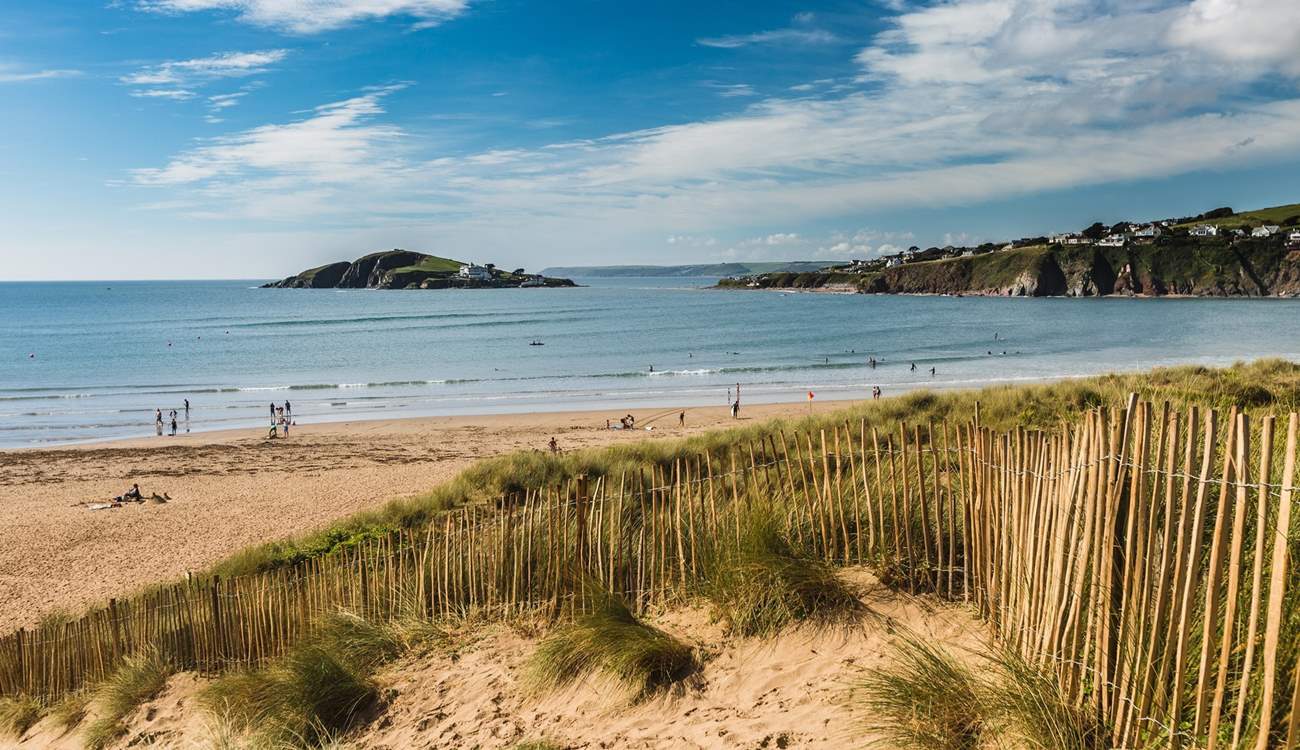 The south Devon coastline offers numerous beaches, both pebble and golden sands. 