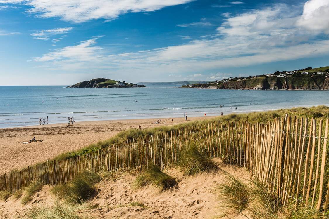The south Devon coastline offers numerous beaches, both pebble and golden sands. 