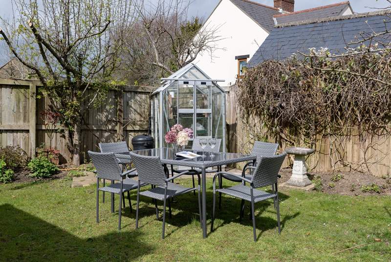 There is a delightful garden at Crosskeys Cottage.  Perfect for chilling out with a glass of something refreshing.