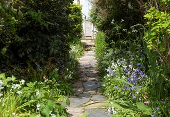 Follow the garden path to the beach lane.