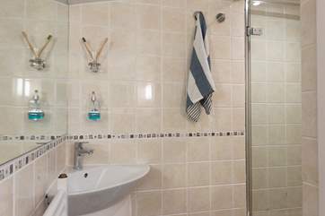 The en suite shower-room.