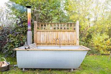 Enjoy moments in the alfresco, wood-fired tub and relax amongst nature's paradise.