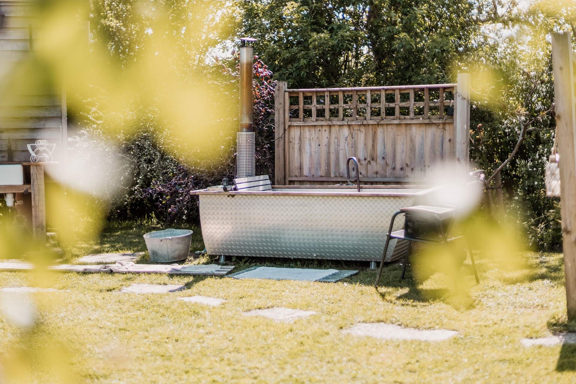 In a secluded and private setting, bathing in nature is a dream here. 