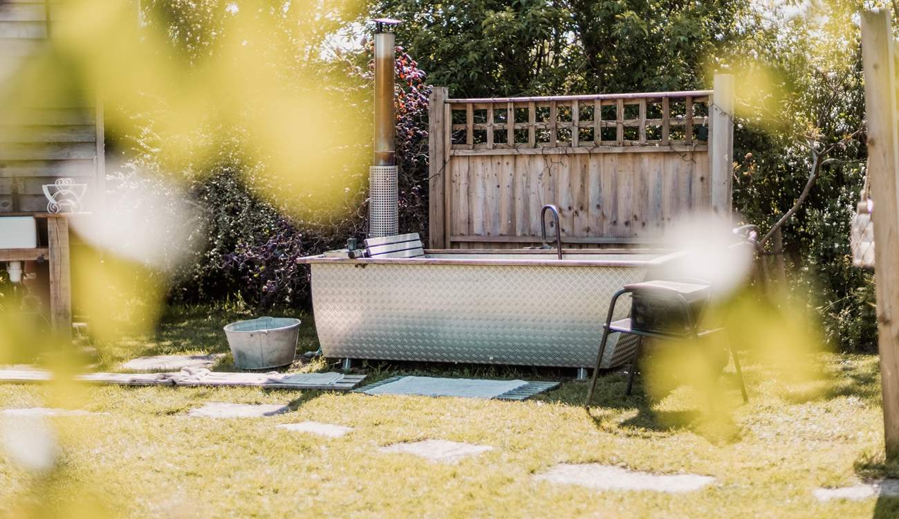 In a secluded and private setting, bathing in nature is a dream here. 
