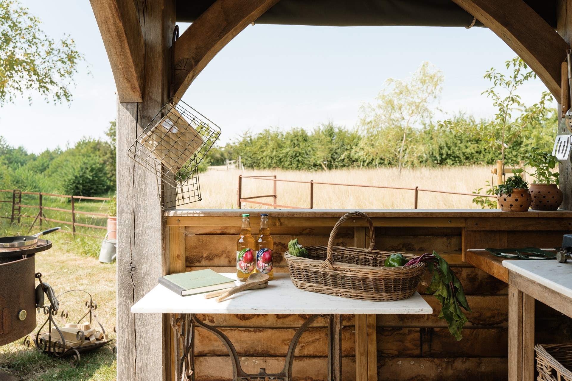Whip up delicious dinners and hearty breakfasts in the outdoor kitchen with a breathtaking backdrop.