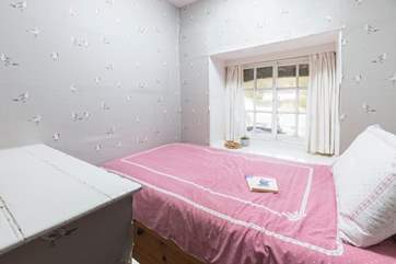 The sweet single bedroom.