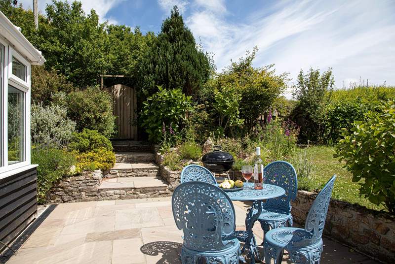 Hop up a few granite steps in the garden with your evening aperitif and take in the view over the fields. 
