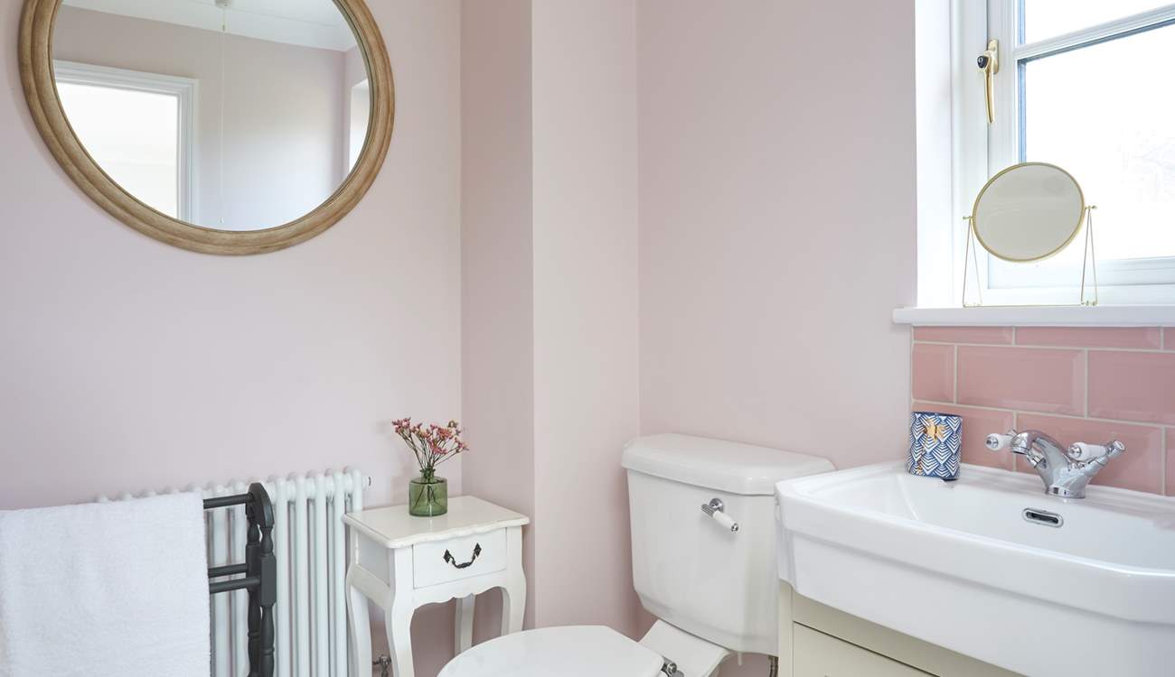 The calm tones in the en suite are delightful.