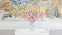 There are many touches of colour in the decor.